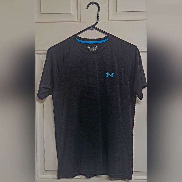 Men's Size Small Like New Short Sleeved Under Armour Loose Fit Heatgear Shirt. - Picture 2 of 10